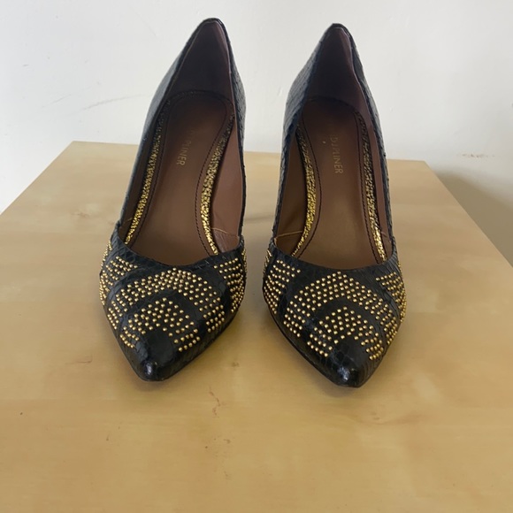 Donald J Pliner black & gold snakeskin pumps, 7.5 - Picture 1 of 7